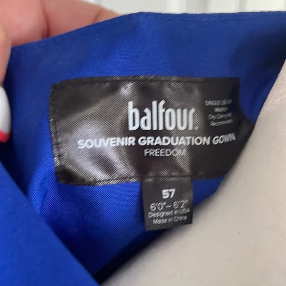 Graduation gown - Picture 4 of 4